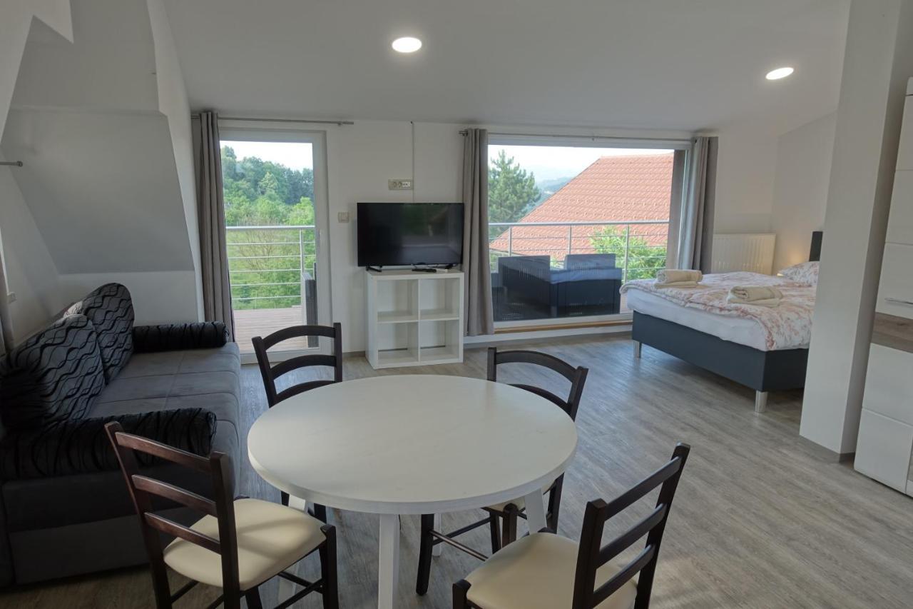 Apartments Laura Farm Stay Подчетртек Екстер'єр фото