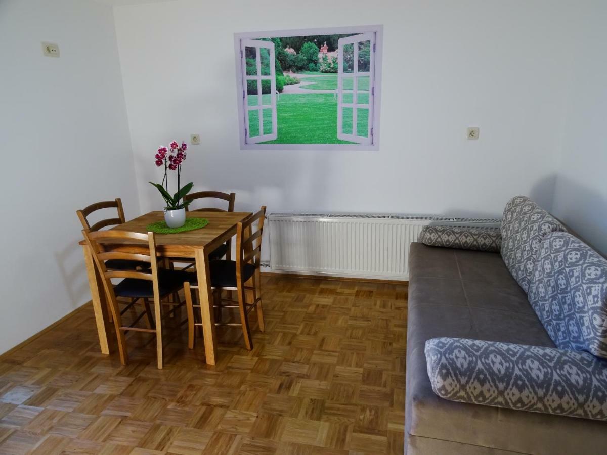 Apartments Laura Farm Stay Подчетртек Екстер'єр фото